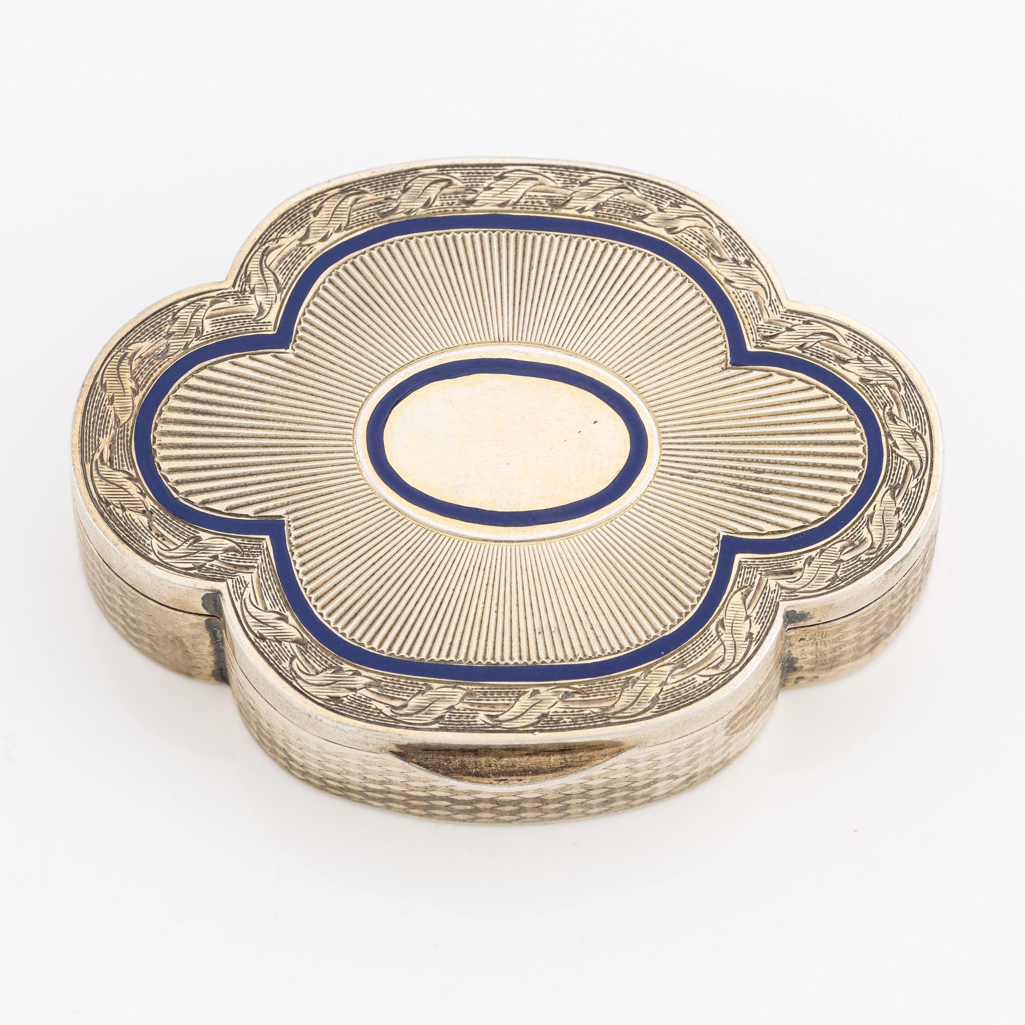 A silver and enamel pill box, mark of CG Hallberg, Stockholm 1907.