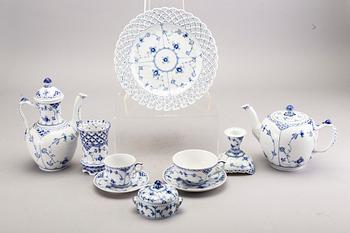 A TEA- AND COFFEESET MUSELMALET ROYAL COPENHAGEN 42 PCS.