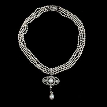 A 4-strand natural pearl necklace, with a detachable pendant/brooch with old-cut diamonds tot. app. 3.80 ct and pearls.