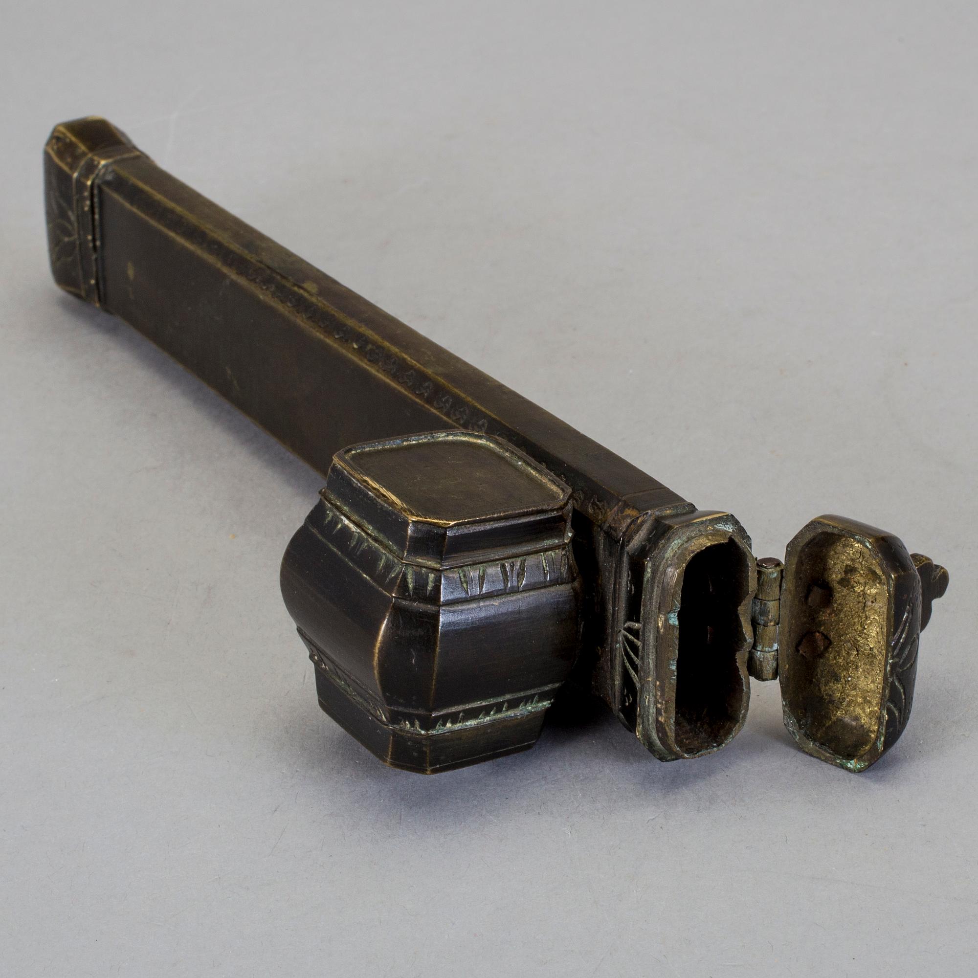 PENNFODRAL, patinerad metall, 1900-tal.