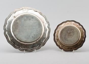 FAT, 2 st, silver, CG Hallberg och K Anderson, 1915/1917. Vikt ca 535 g.