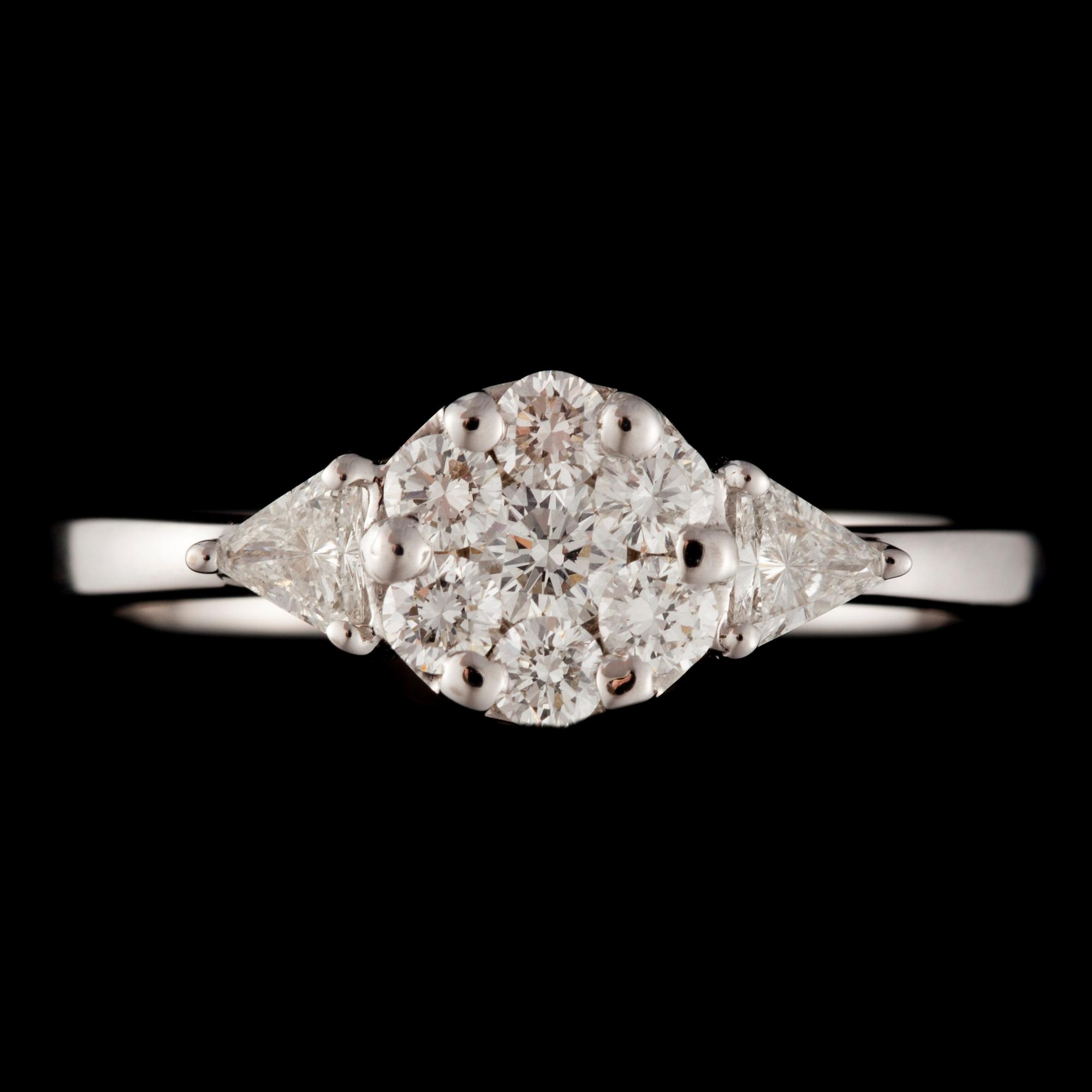 RING, 18K vitguld, diamanter totalt 0,63 ct. Finska importstämplar. Vikt 3,7 g.