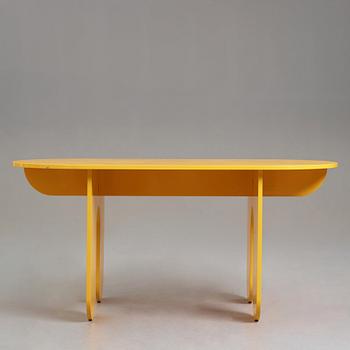 OWL, "Capsules”, bord samt fyra pallar, unikt i samarbete med Arranging Things 2019.