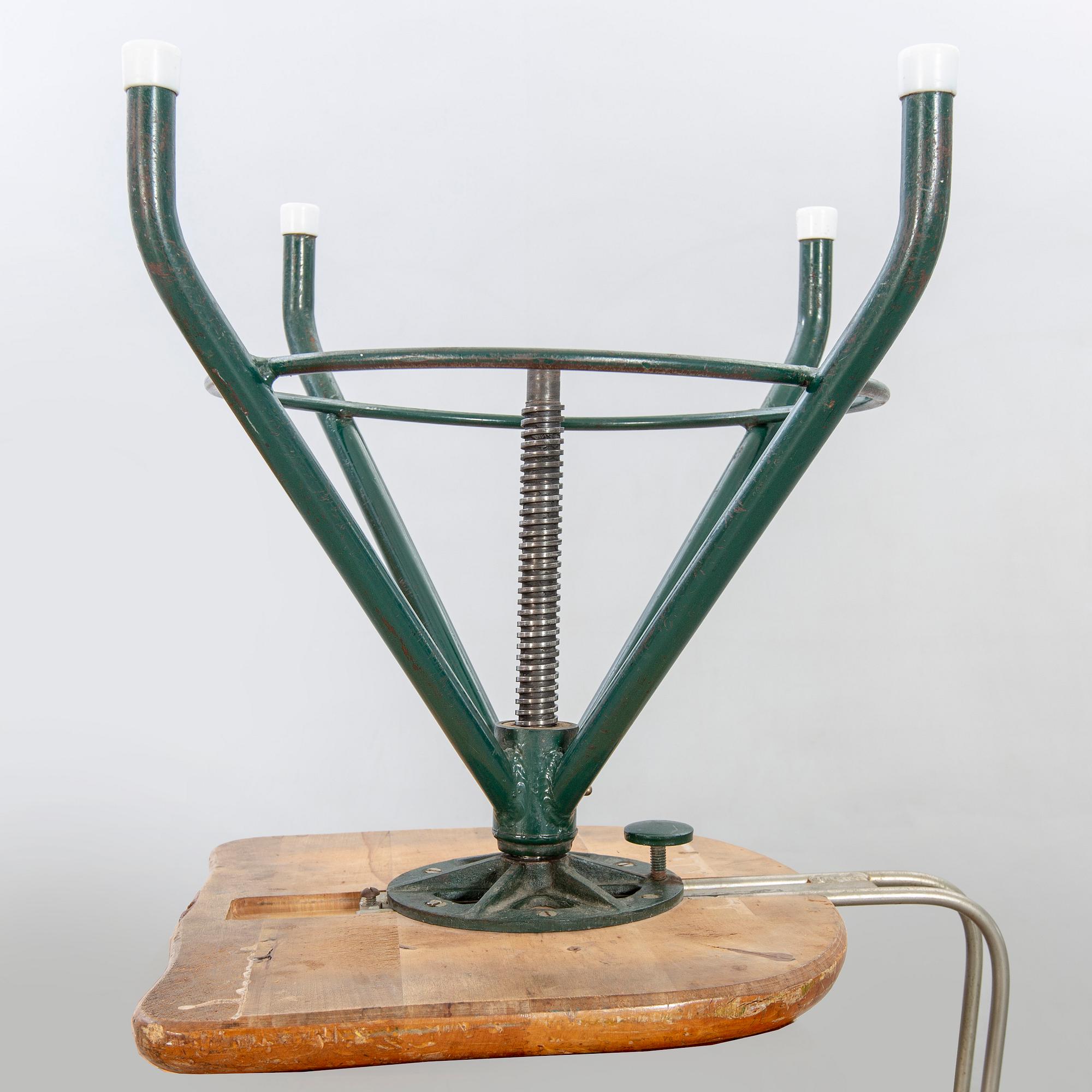 Arbetsstolar, 2 st,   Kockums mekaniska verkstad, Malmö, 1900-talets mitt.