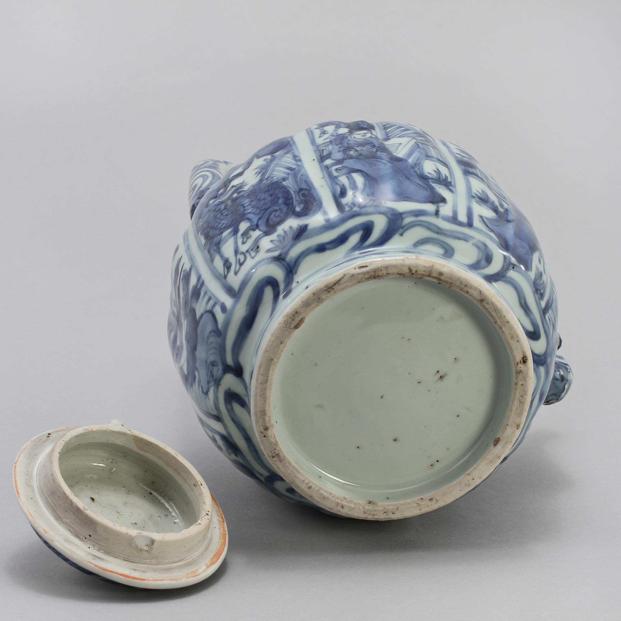 A blue and white tea pot with cover, Ming dynasty, Wanli (1572-1620).