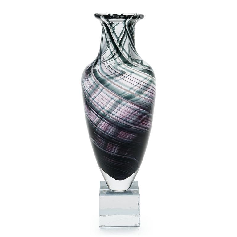 TARU SYRJÄNEN, a vase signed Taru Syrjänen 1999 Nuutajärvi.