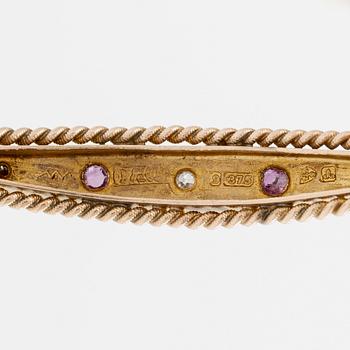 Armring, 9K guld med små diamanter och rubiner, sent 1800-tal/tidigt 1900-tal.