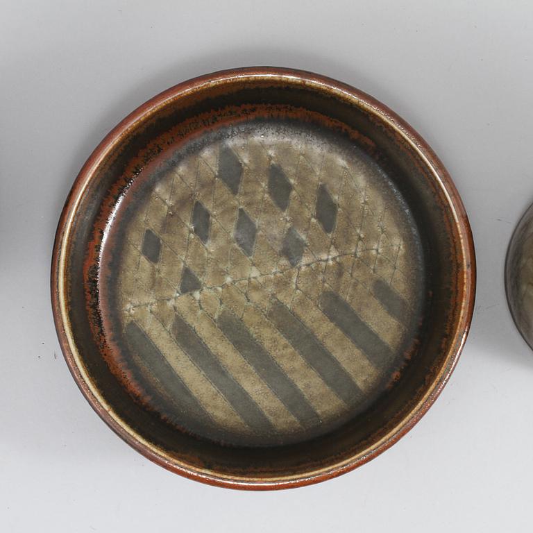 VASER, 3 st, samt SKÅL, stengods, Carl Harry Stålhane, Rörstrand Ateljé, 1900-talets andra hälft.