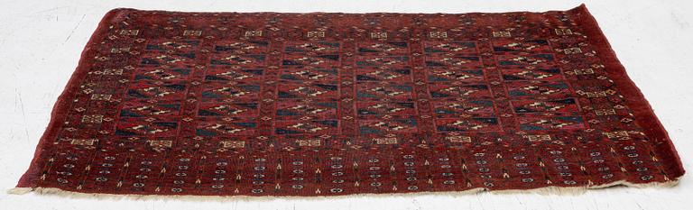Matta, antik Chuval, Turkmensk, ca 116 x 76 cm.