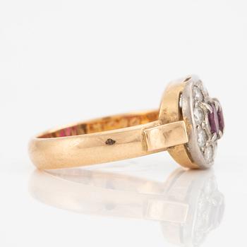 Ring, 18K gold with rubies and brilliant-cut diamonds.