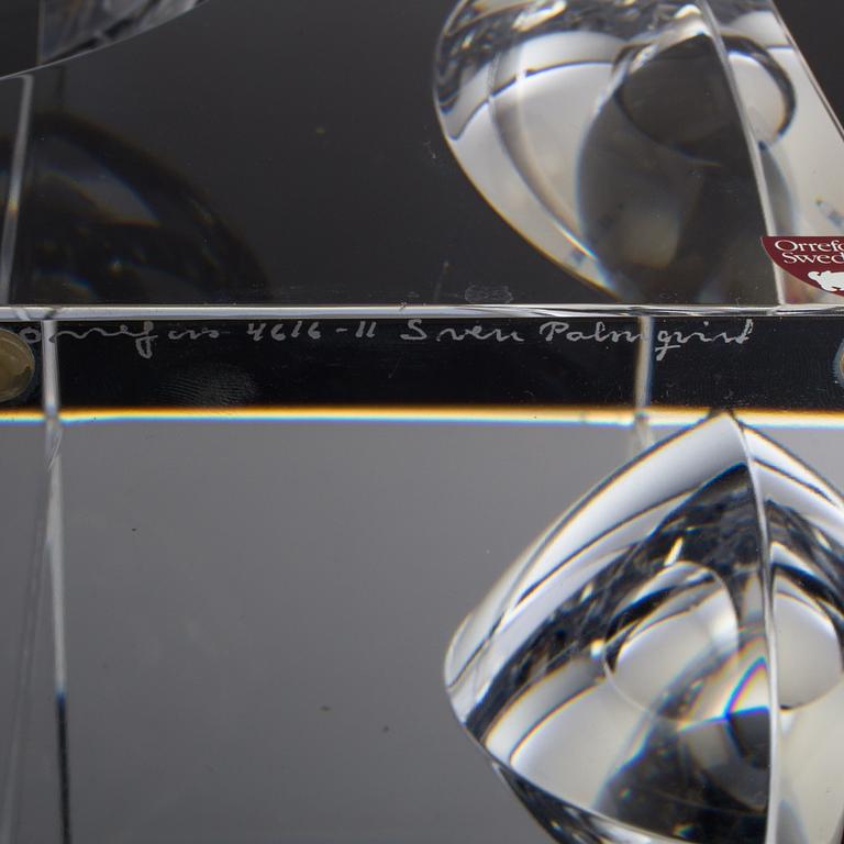 A glass sculpture by Sven Palmqvist, Orrefors.
