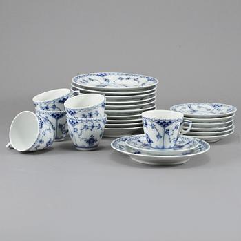 KAFFESERVISDELAR, 17 delar, porslin, "Musselmalet", Royal Copenhagen, 1900-talets andra hälft.