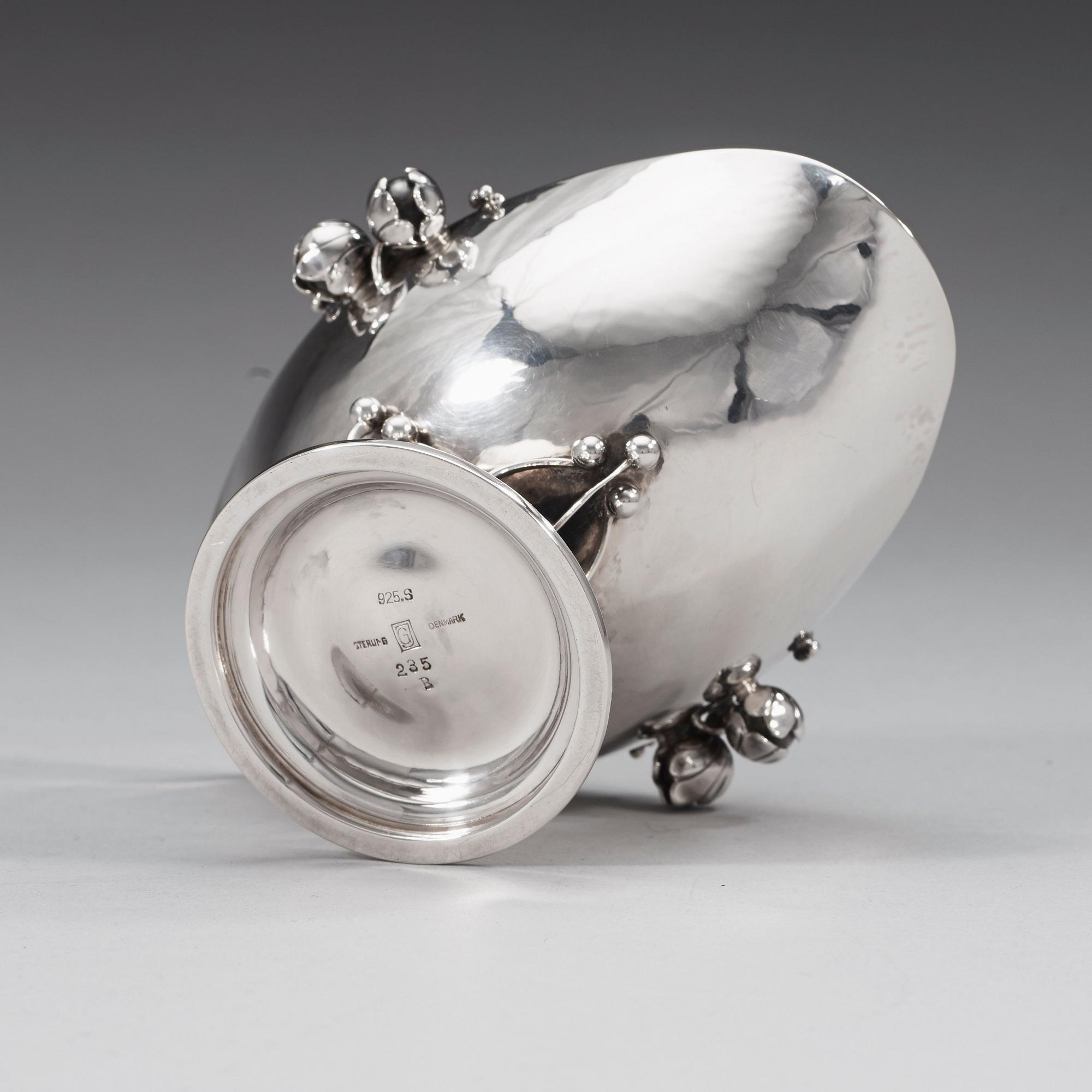 GEORG JENSEN, skål, Köpenhamn 1933-44, sterling. Design nr 235 B,