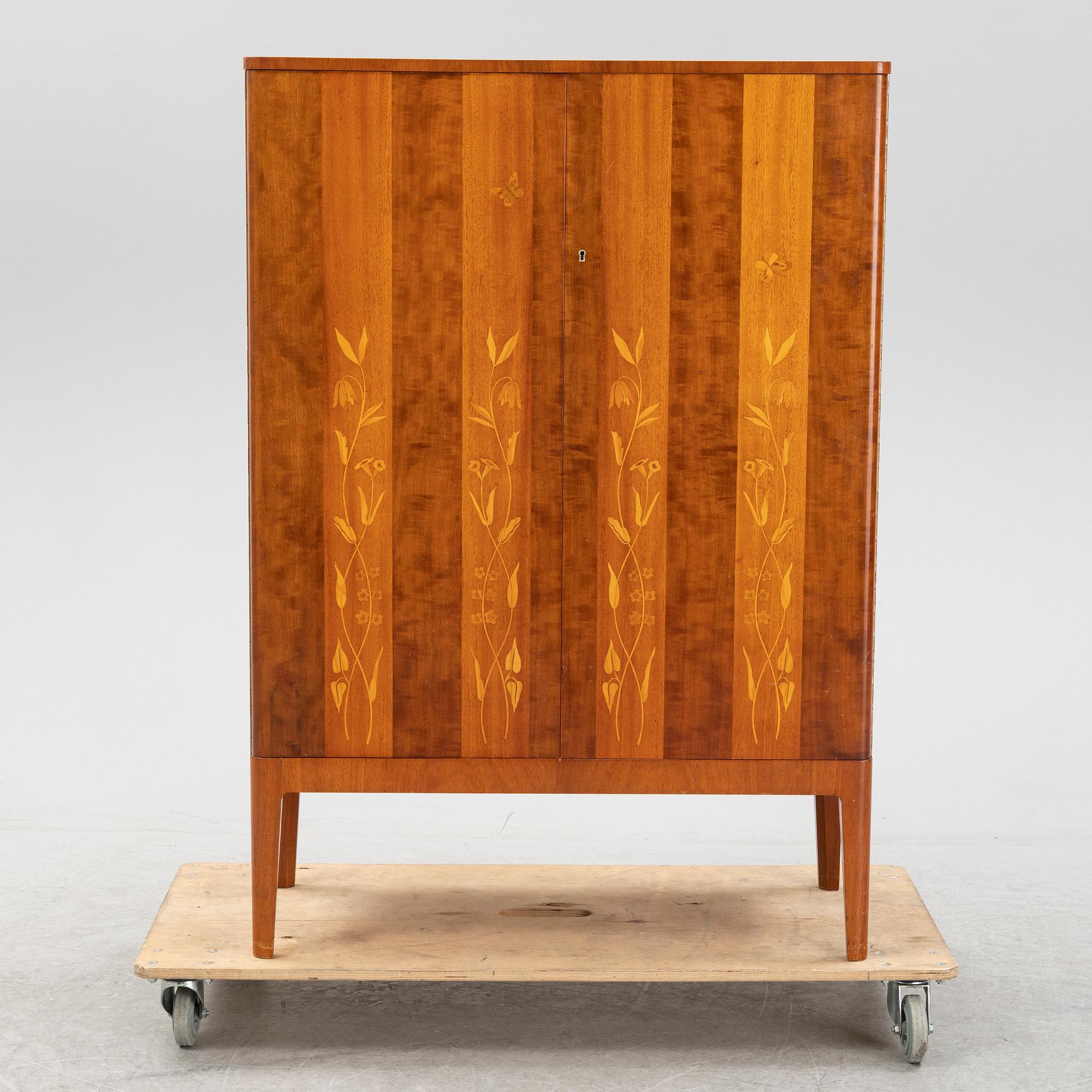 A Swedish Modern cabinet from Tranås Möbelfabrik AB, 1940's.