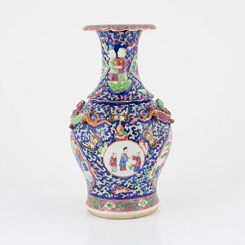 Vase, China, Qing Dynasty, late 19th Century.