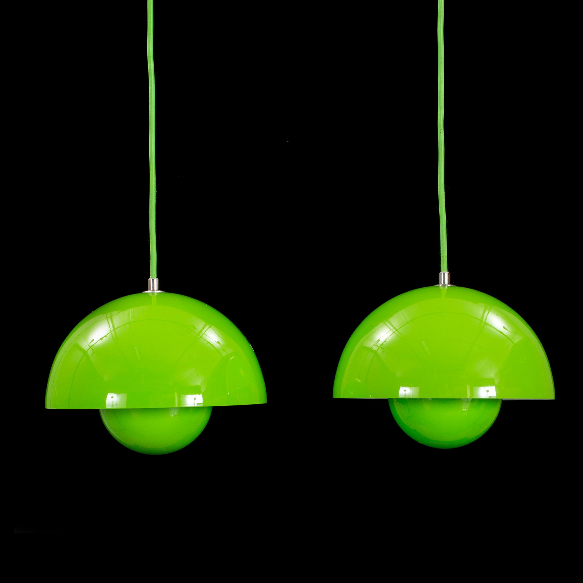 TAKARMATURER, ett par Flower Pot Verner Panton. Modellen formgiven 1968.