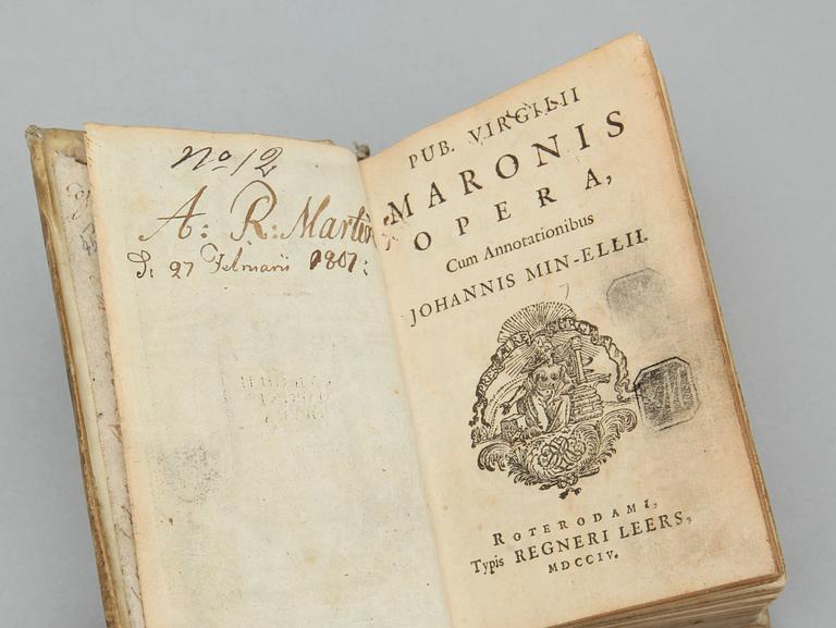 PARTI BÖCKER, 3 vol, bl a "Maronis Opera" av Publius Vergilius, Rotterdam 1704.