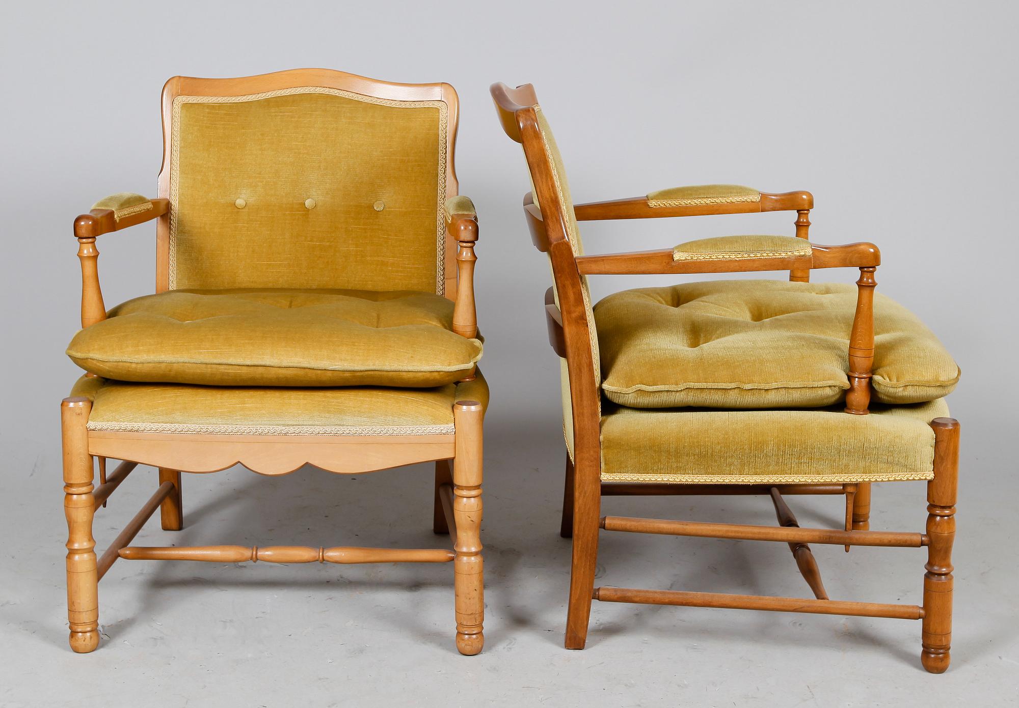 KARMFÅTÖLJER, 1 par, 1900-talets andra hälft.