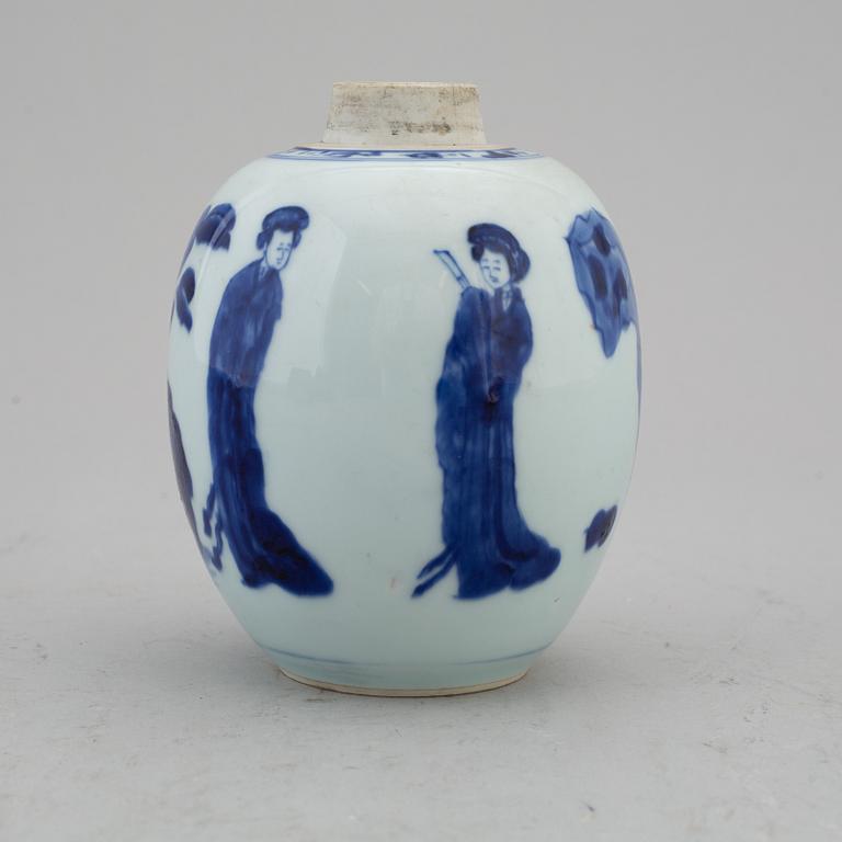 A blue and white tea caddy, Qing dynasty, Kangxi (1662-1722).