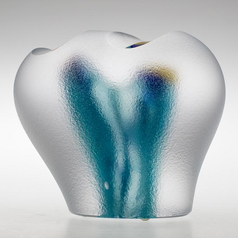 SKULPTUR, glas. Monica Backström, Kosta Boda. Signerad och numrerad 2/25. 1990-tal/2000-tal.