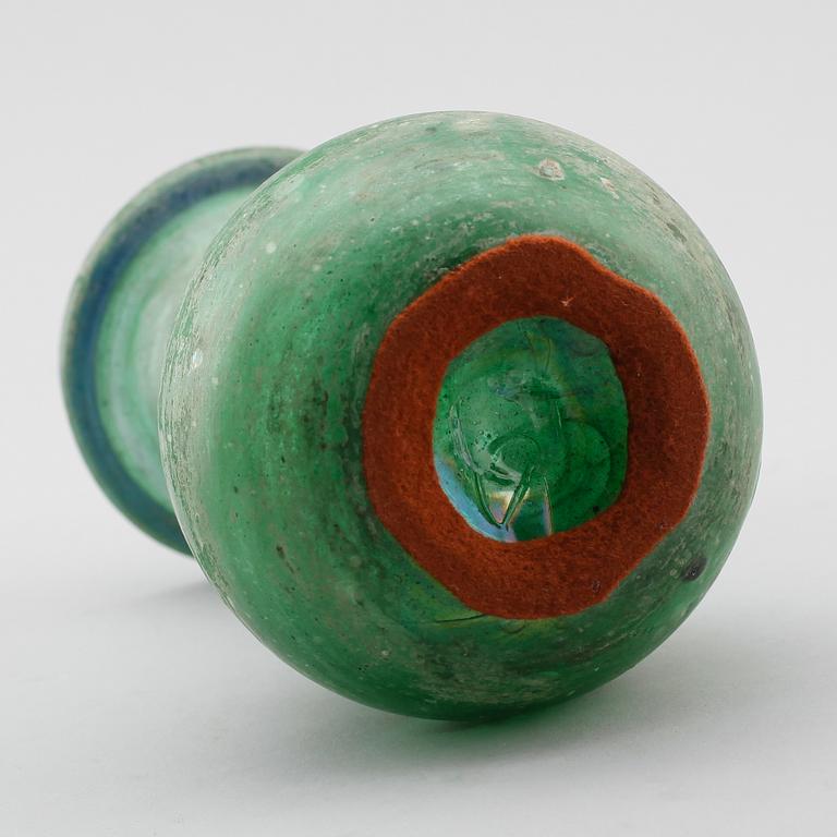 VAS, grönt glas, kopia av romersk vas, 1900-tal.