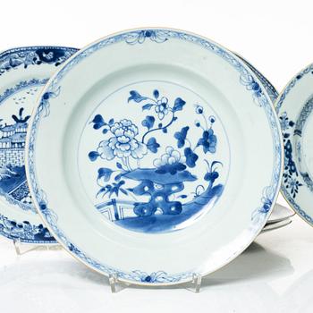 A group of seven Chinese blue and white porcelain plates and five dessert dishes, Qing dynasty, Qianlong (1736-95).