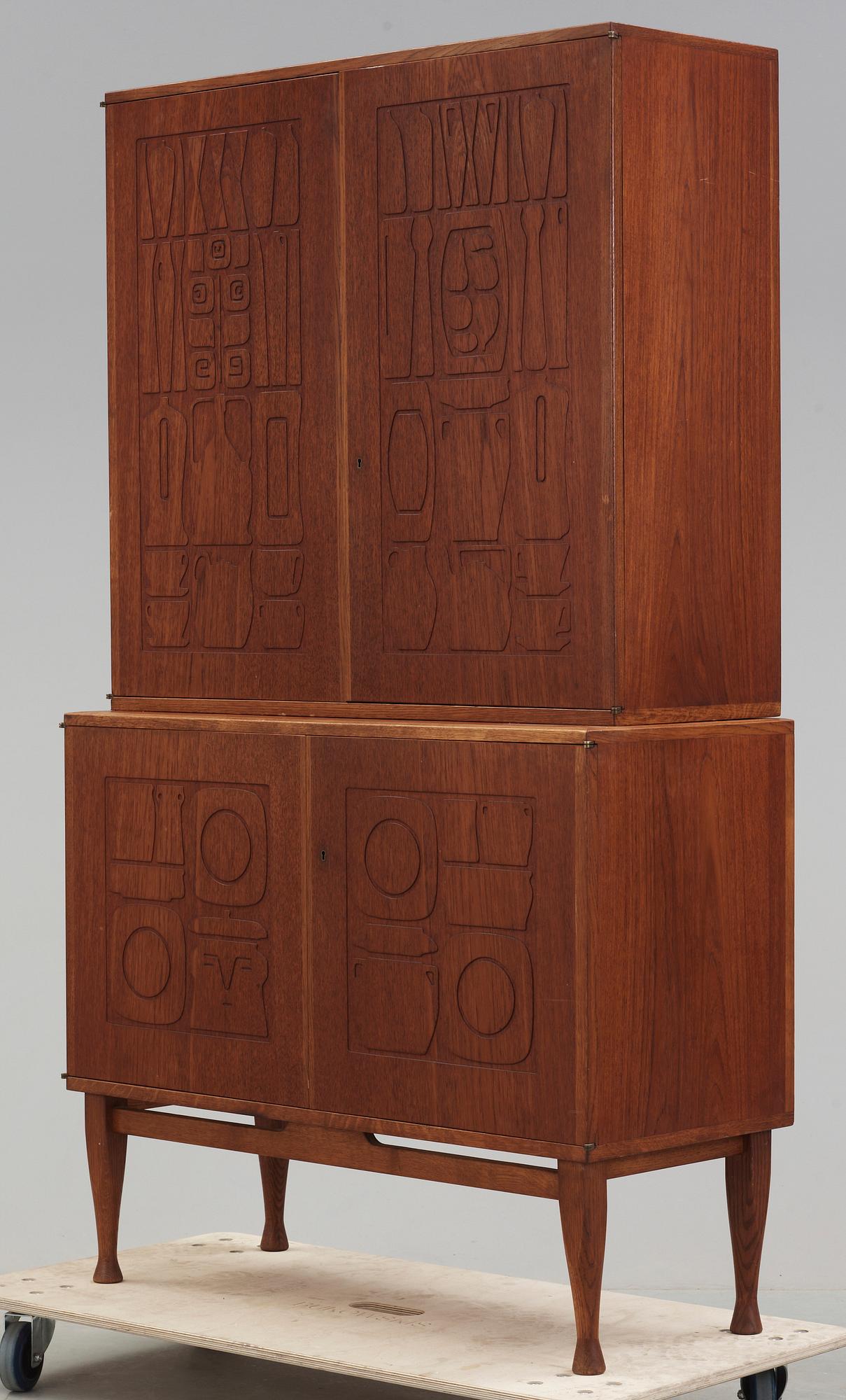 SKÅP. "Krus" Yngve Ekström, märkt Westbergs Möbler AB i Tranås, 1950-tal.