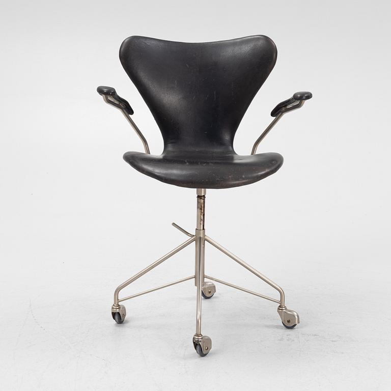 Arne Jacobsen, a model 'Seven' chair, Denmark, mid 20th Century.