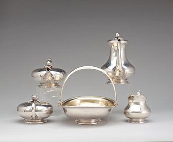 A Russian 19th century parcel-gilt five piece tea- and coffee-set, marks of Carl Adolf Seipel, St. Petersburg 1870.