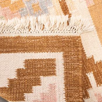 A flat weave carpet signed ILS, Alestalon Mattokutomo, Kauhava, Finland. ca 197x139 cm.