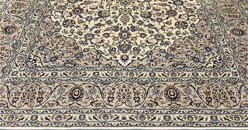 A Keshan carpet, approx. 350 x 245 cm.