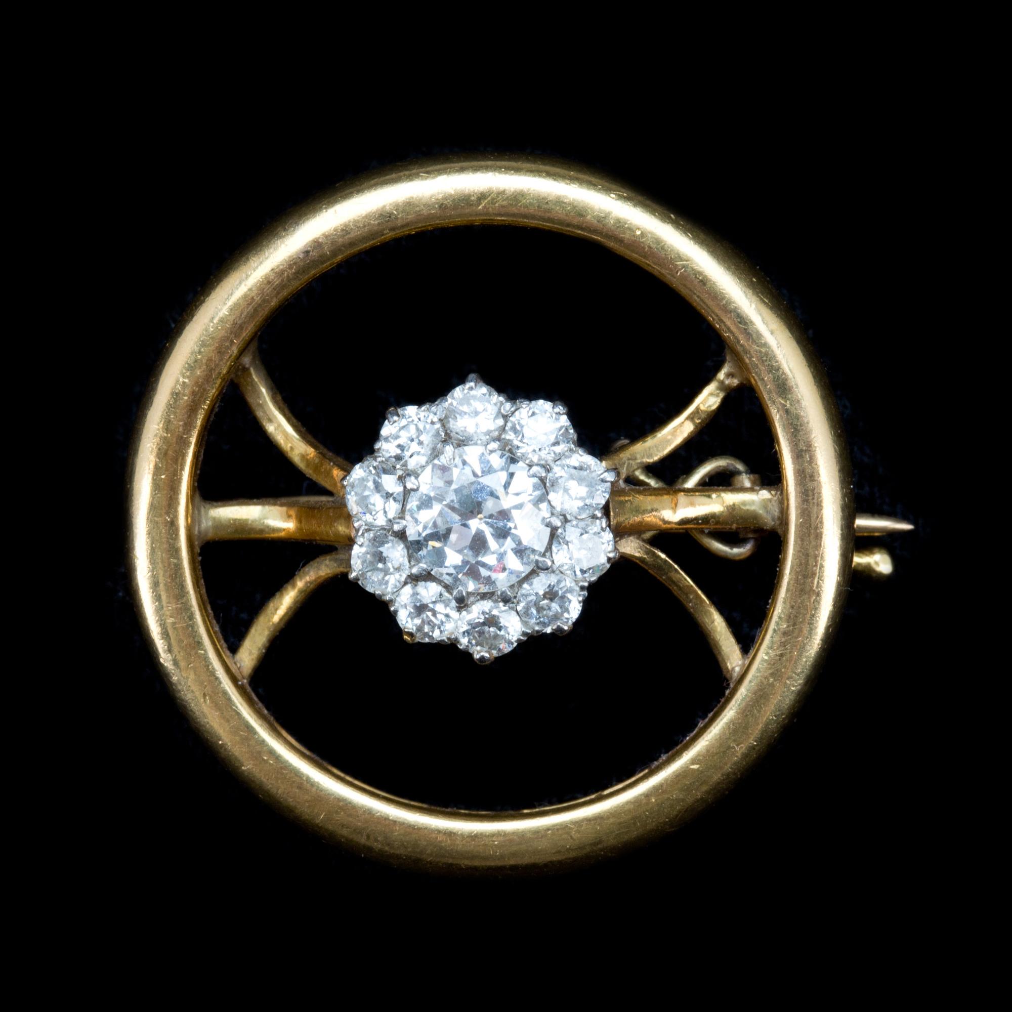 BROSCH, 18 k guld med briljantslipade diamanter ca 1,10 ct. Vikt ca 12 g.