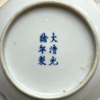 Fat, ett par, porslin. Qingdynastin med Guangxus märke och tid (1875-1908).