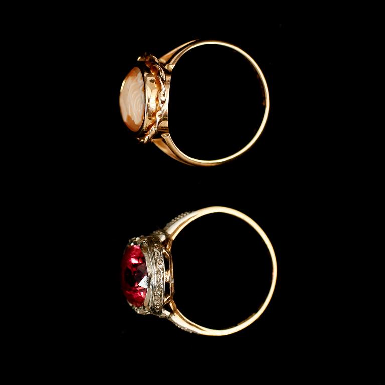 RINGAR, 2 st, 18 k guld.