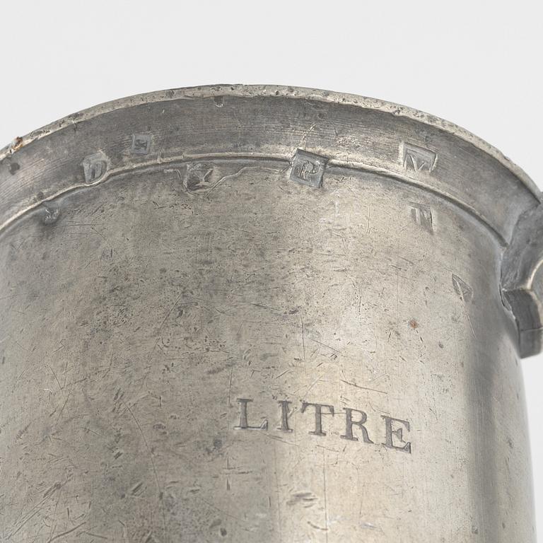 A set of 9 measurments wherof one Brenu, France, late 19th century.