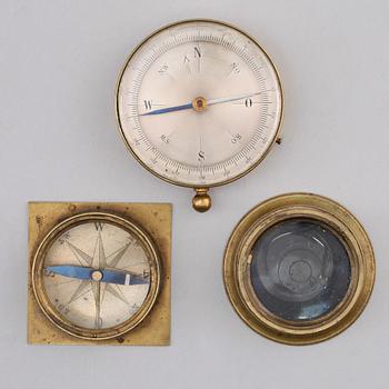KOMPASSER, 3 st samt VATTENPASS, mässing, 1800-/1900-tal.