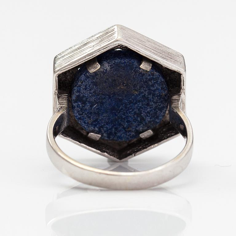 Ring, 14K vitguld, lapis lazuli och diamanter ca 0.16 ct tot.