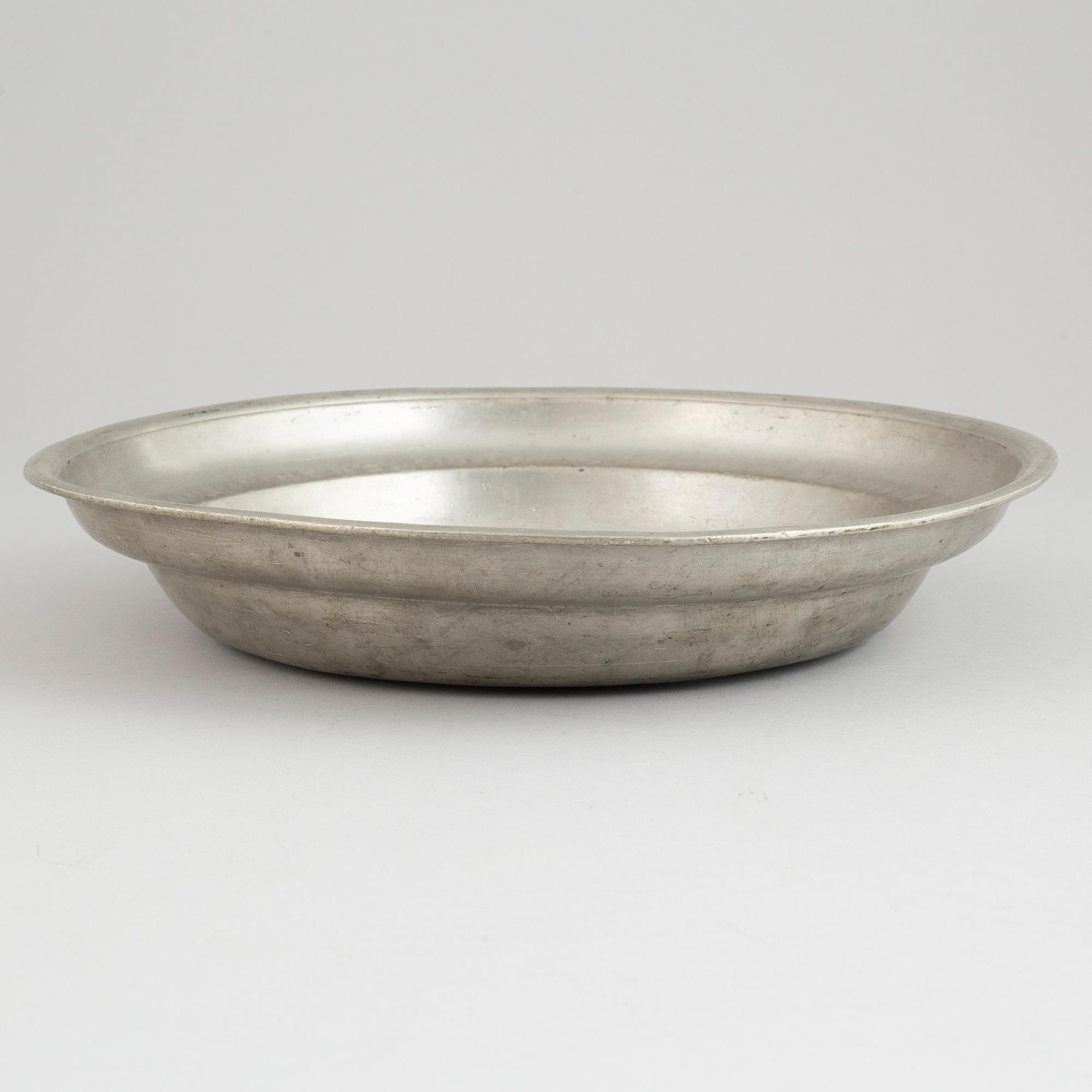 A Swedish pewter dish, mark of Bengt Ståhlström, Kalmar 1742.