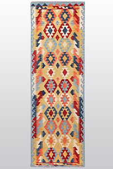 Gallerimatta, slätväv, ca 292 x 82 cm.