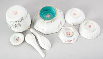 PORSLINSFÖREMÅL, 7 delar, Kina, mestadels 1800-tal.