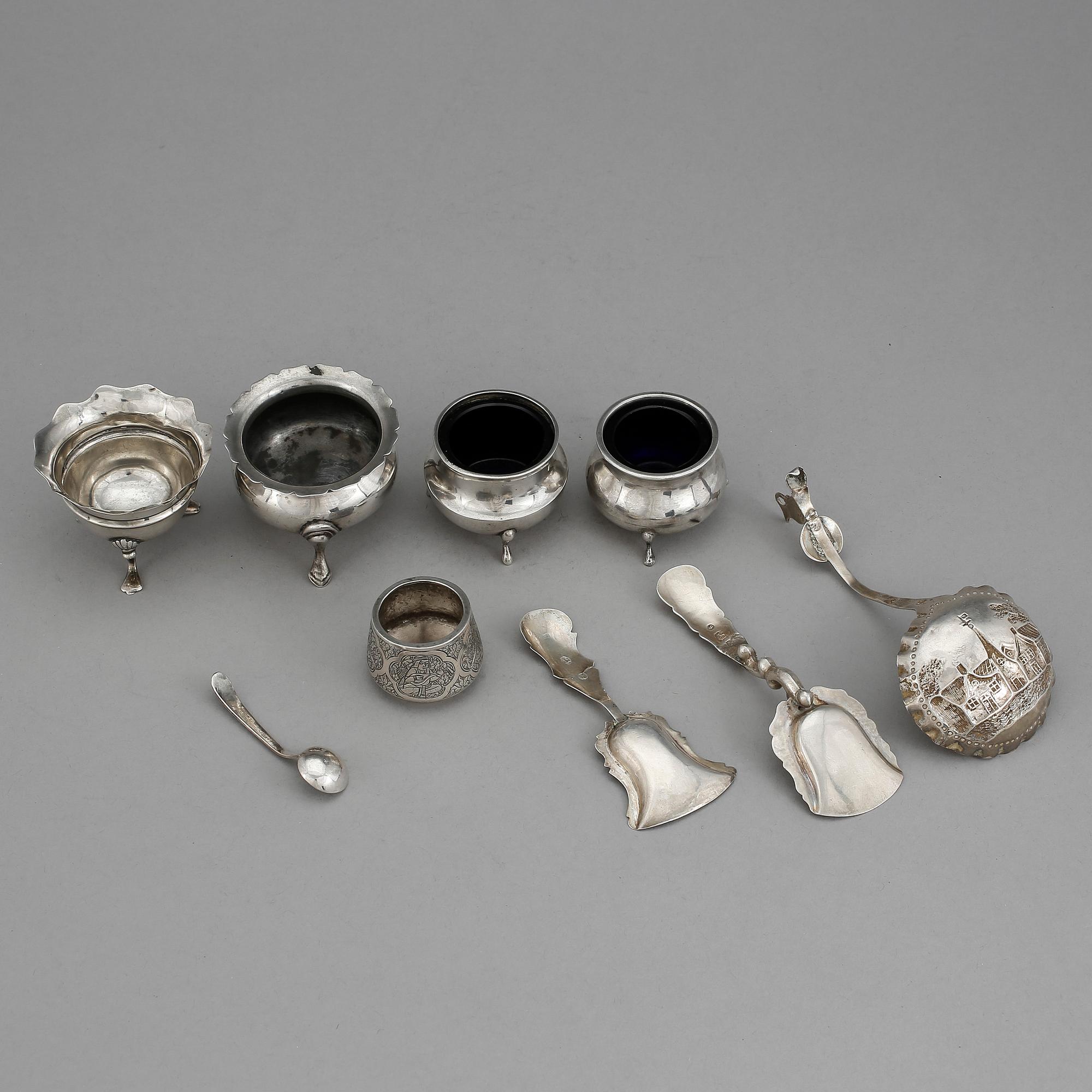 DIVERSE SILVER, 9 delar, Holland och England, tidigt 1900-tal. Tot vikt ca 240 gram (inkl. glasinsats).