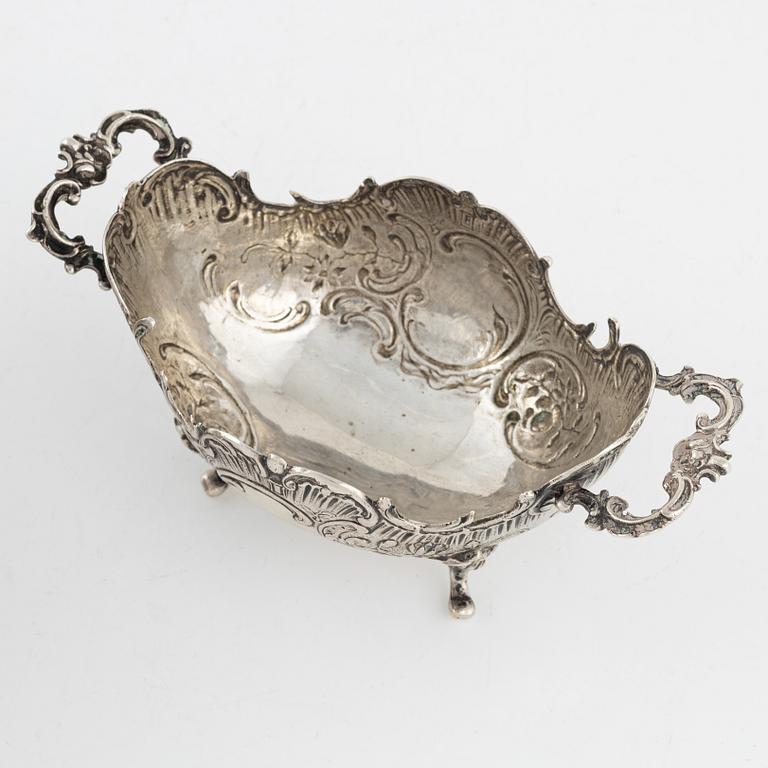 Two silver Rococo style bowls, including Karl Söhnlein & Söhne, Hanau, Germany, around the year 1900.
