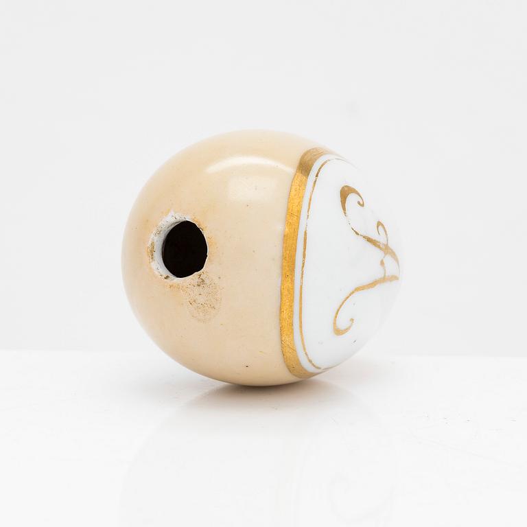 A Russian porcelain egg, presumably late 19th century.