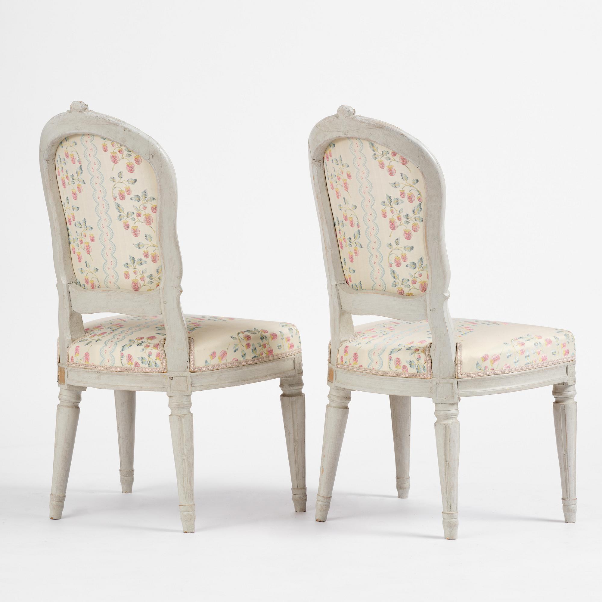 A pair of Gustavian chairs by I. E. Höglander (master in Stockholm 1777-1813).