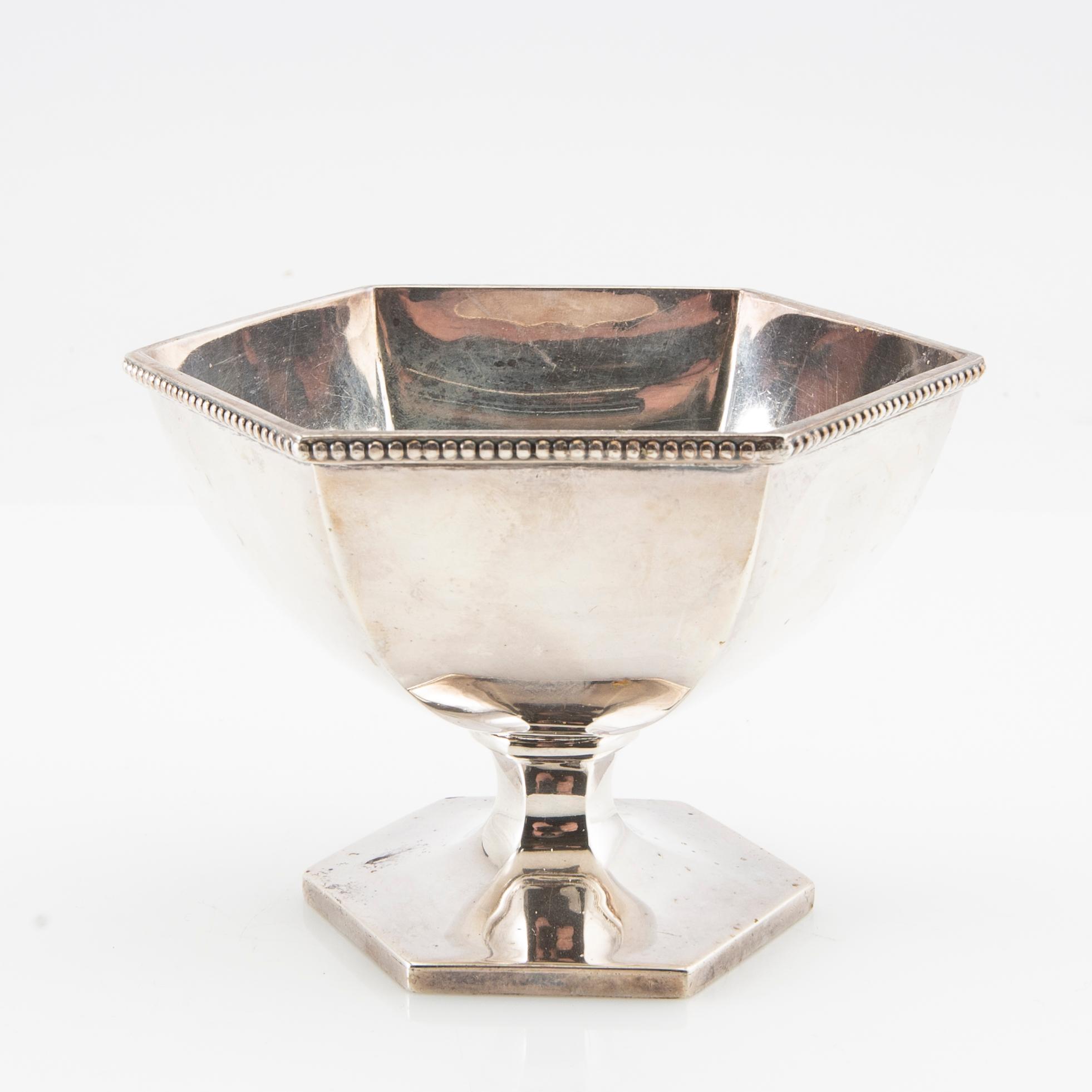 A Stowell & Co bowl on foot sterling silver United Kingdom second half of the 20th century.