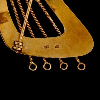 BROSCH SAMT ÖRHÄNGEN, ett par, 18k guld med odlade pärlor samt syntetiska rubiner, delvis Alton, Falköping. Vikt 8 g.