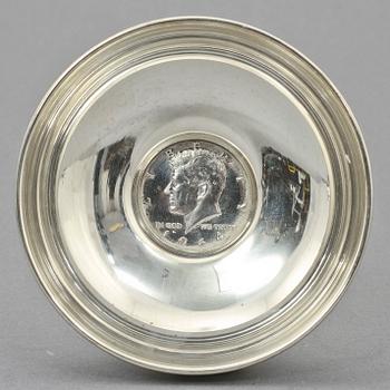 GRÄDDKANNA, SOCKERSKÅL samt SKÅL, silver, utländska stmpl, 1900-tal. Vikt 260 g.