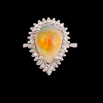 RING, 14 k guld, opal ca 2.90 ct, diamanter tot ca 0.35 ct.