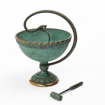 A footed bowl/apothocary's bowl, 20th/21st century.