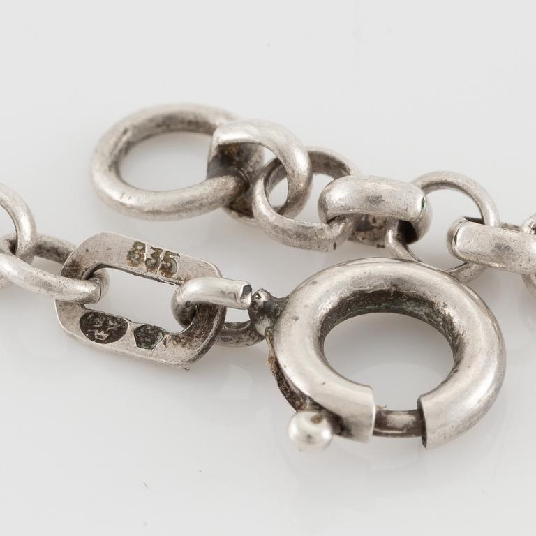 Medallion with photo compartment, with chain, silver.